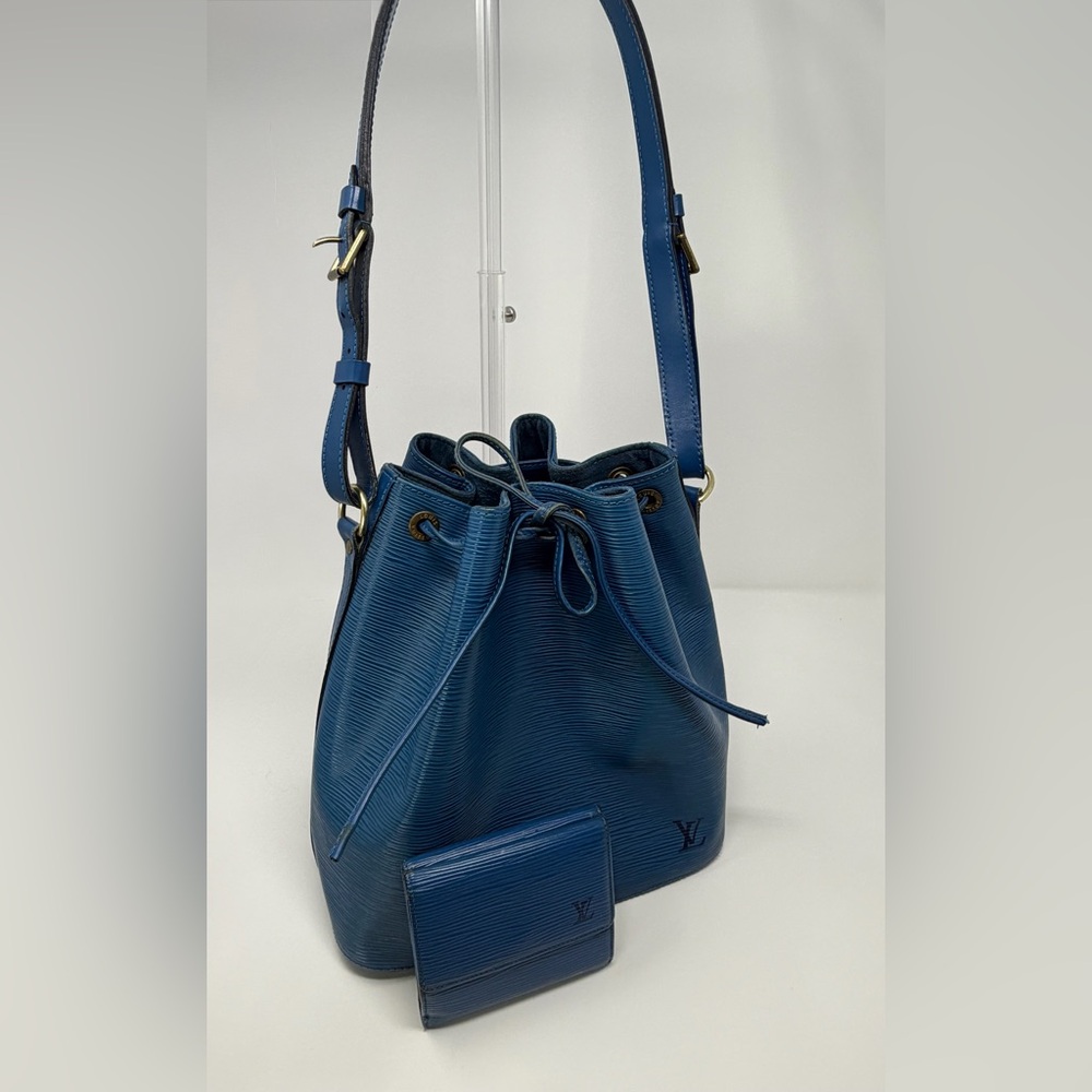 Louis Vuitton Blue Epi Noe MM Shoulder Bag - Picture 15 of 15